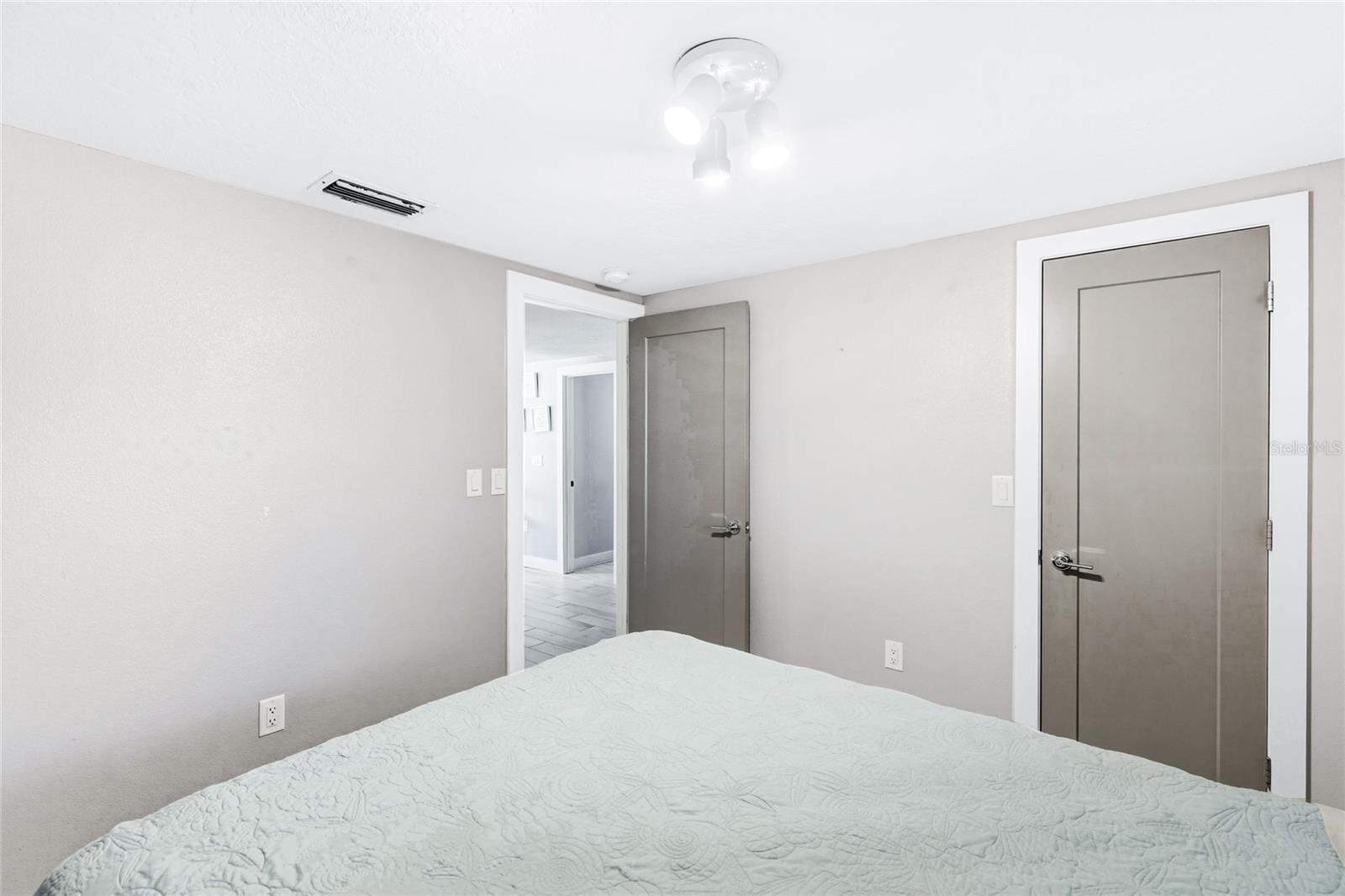5320 MOELLER AVE — photo 14
