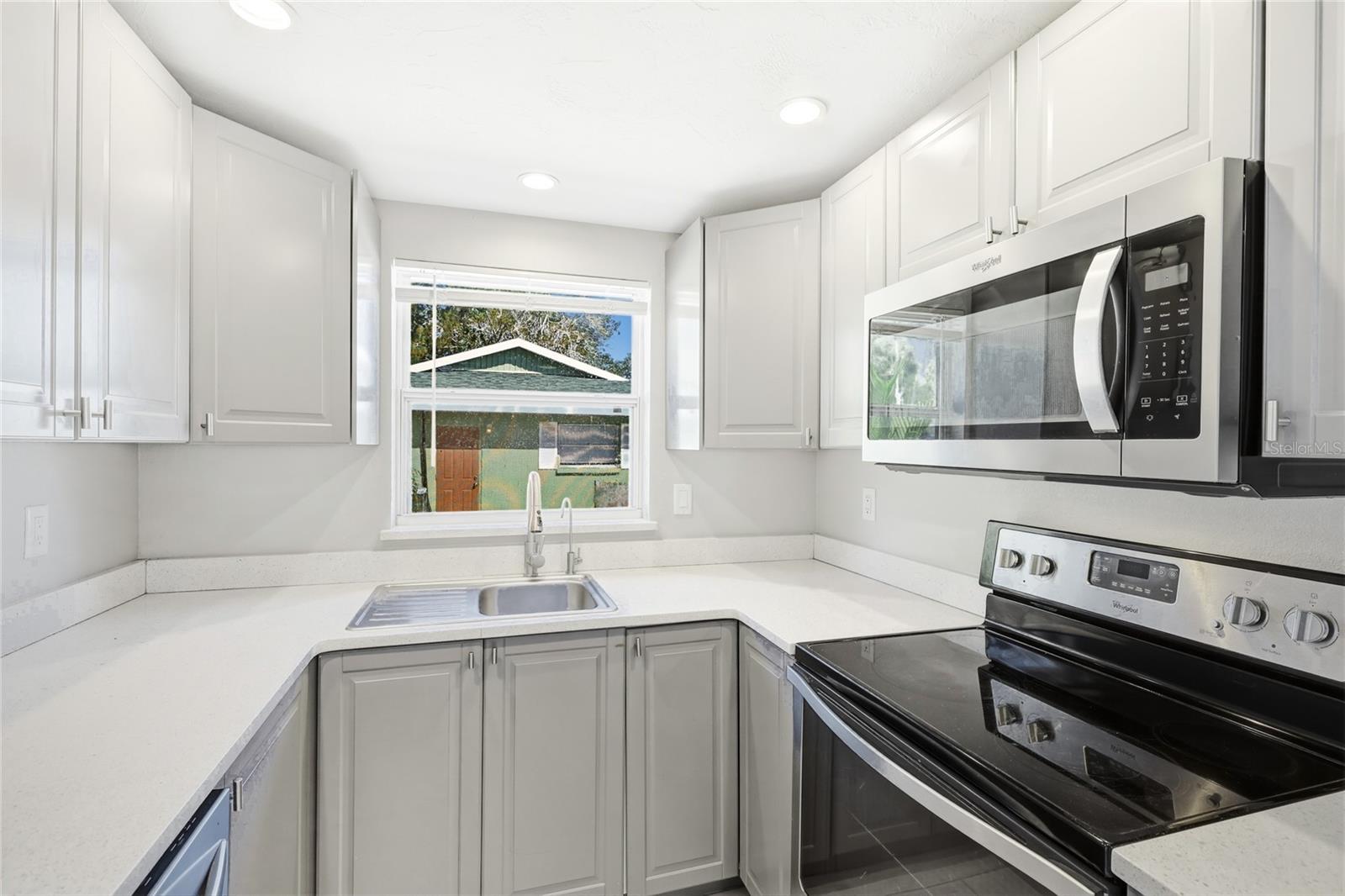 5320 MOELLER AVE — photo 7
