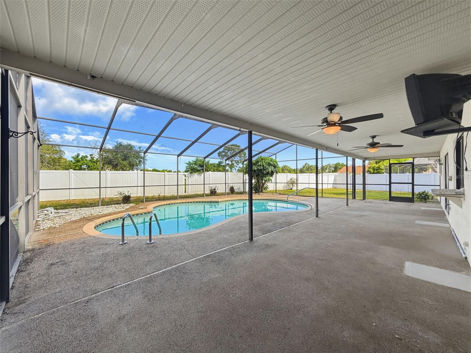 13241 HILLWOOD CIR — photo 32