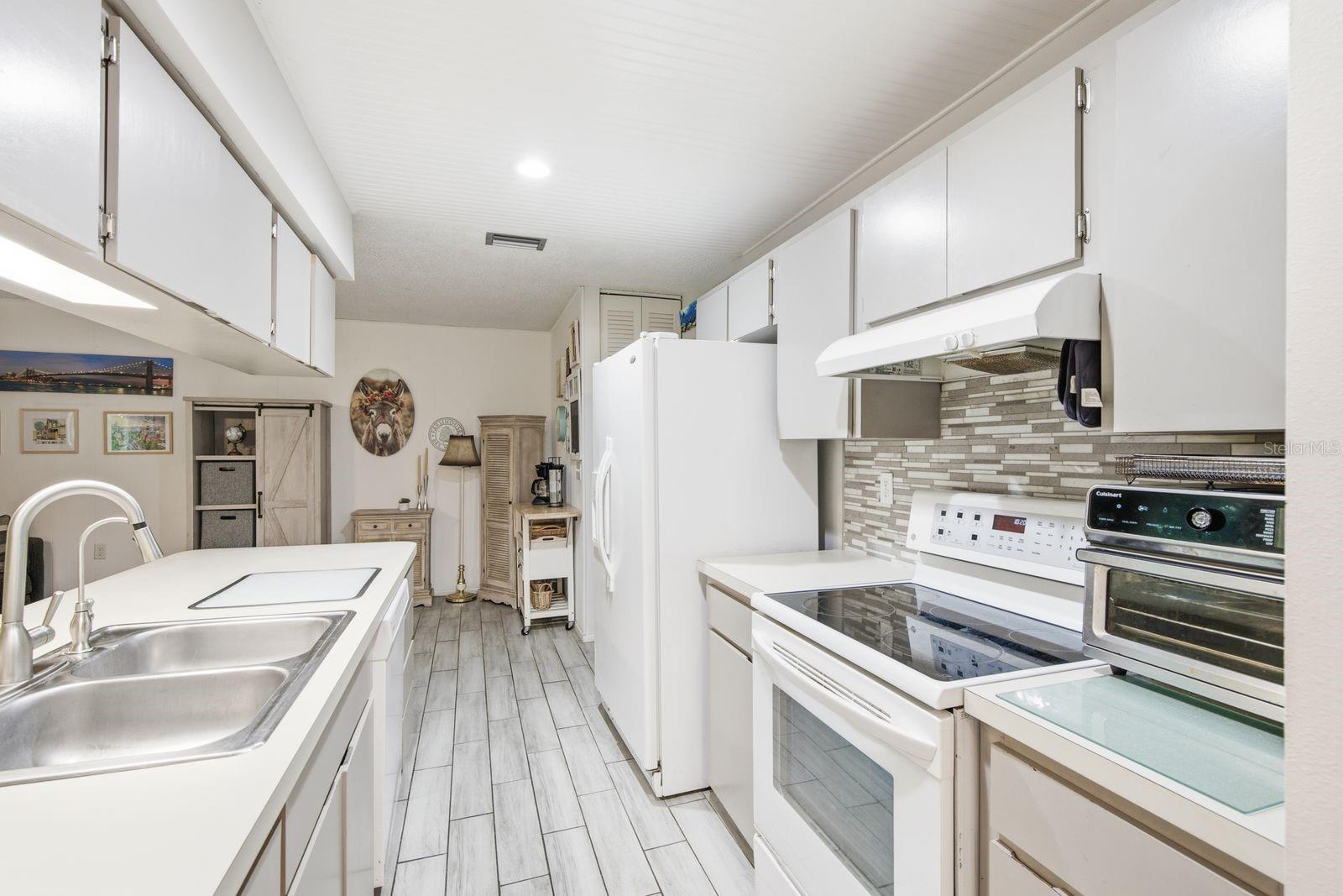 10624 ENCINO CT — photo 2