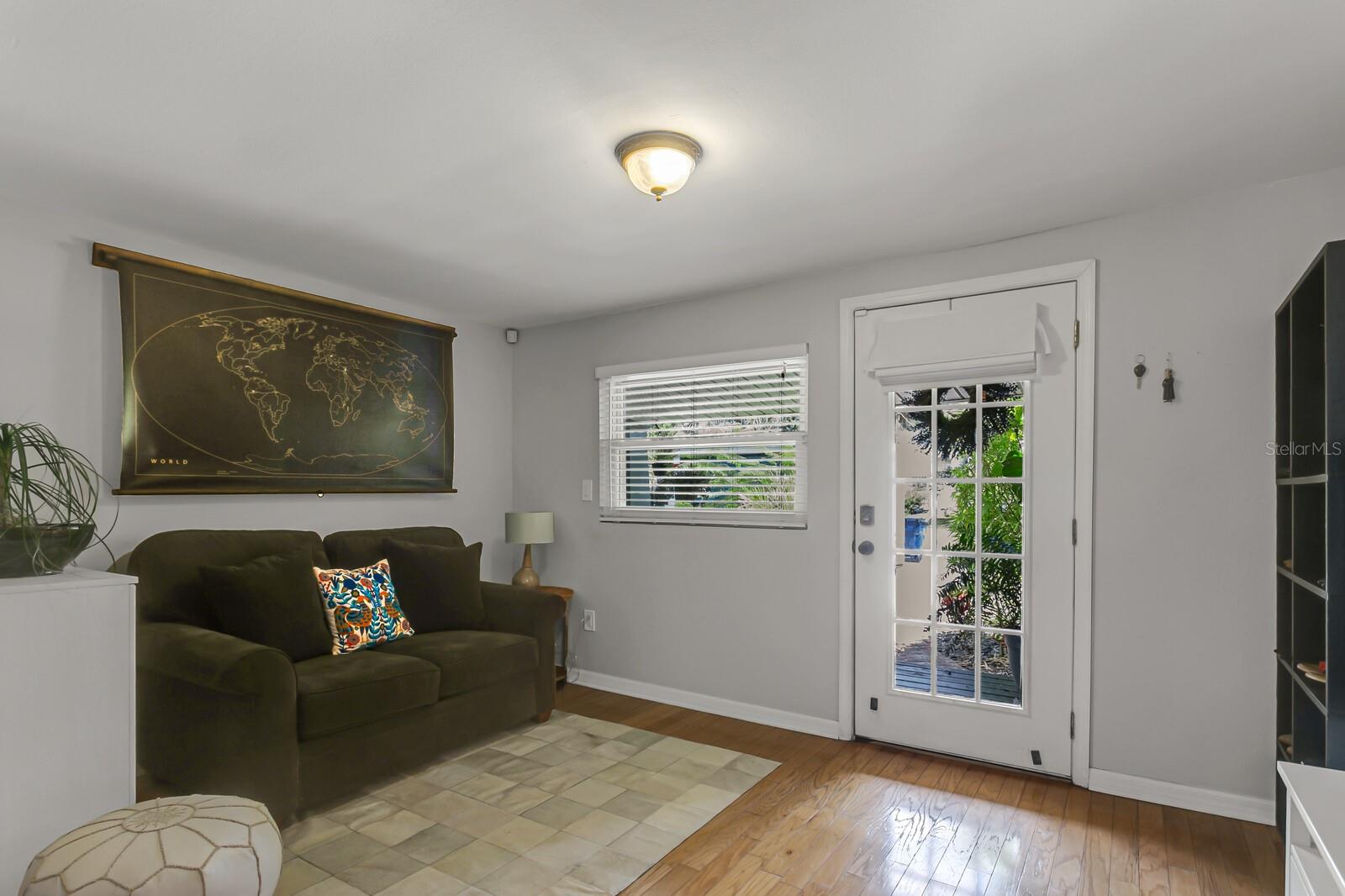918 W BRADDOCK ST — photo 4