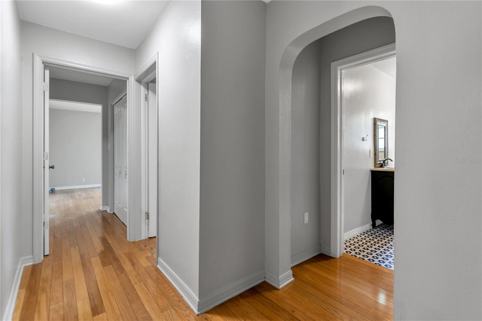 918 W BRADDOCK ST — photo 22