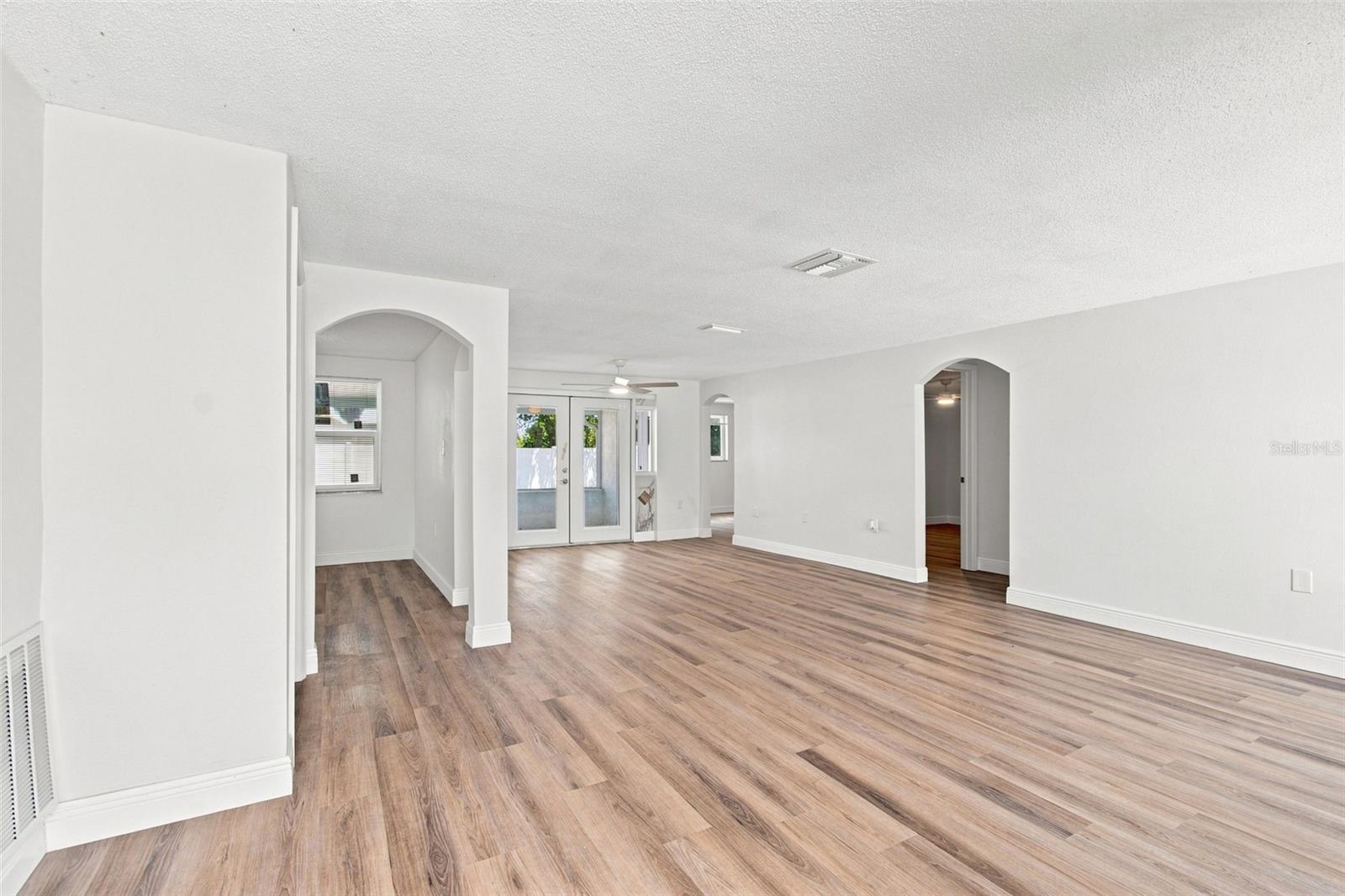 7025 WESTCOTT DR — photo 6