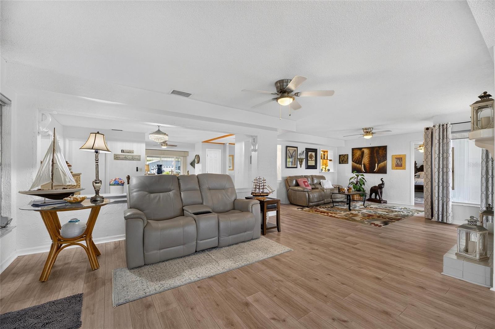 1516 NEW BEDFORD DR — photo 42