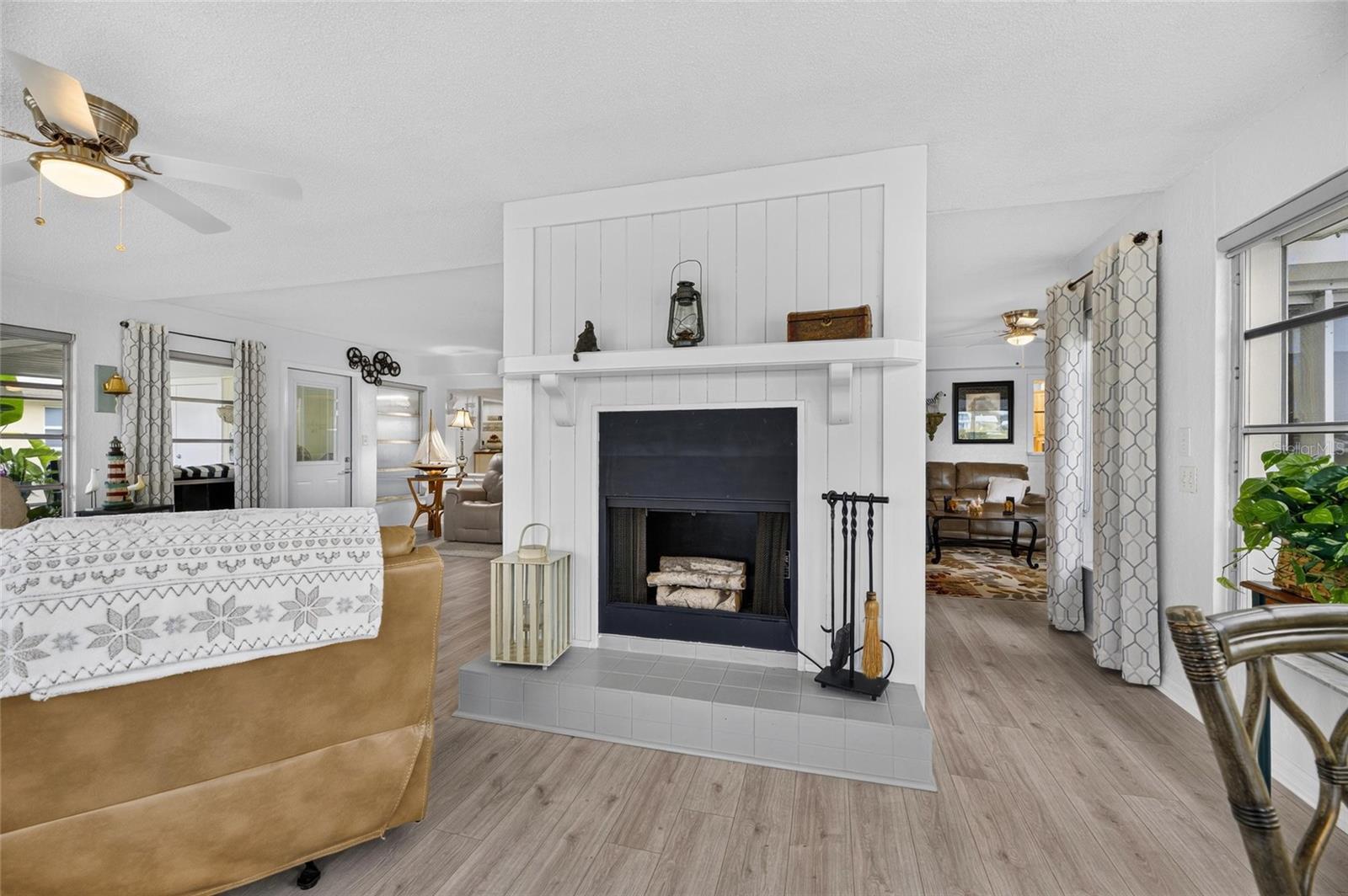 1516 NEW BEDFORD DR — photo 41