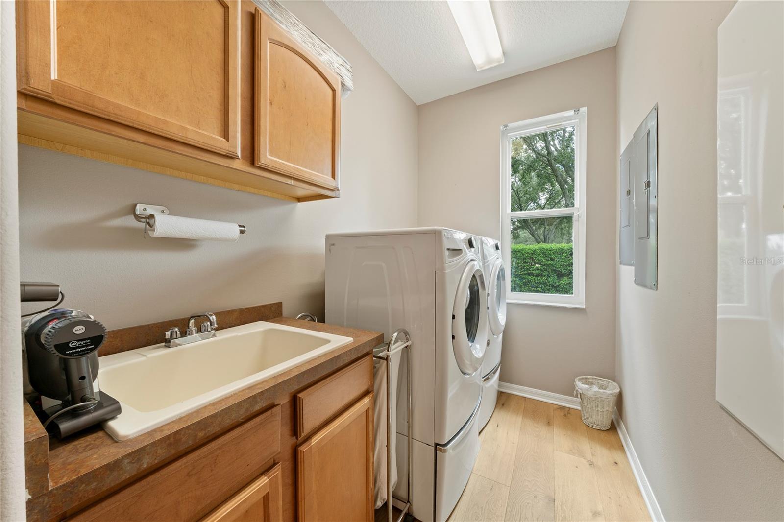 2805 BERWICK DR — photo 52