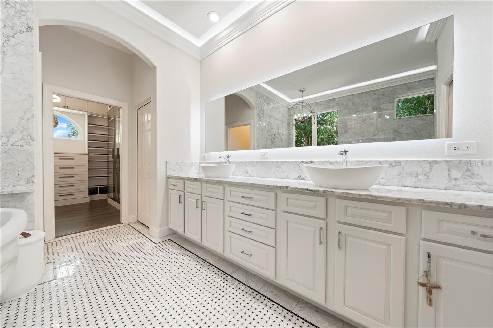 2805 BERWICK DR — photo 31
