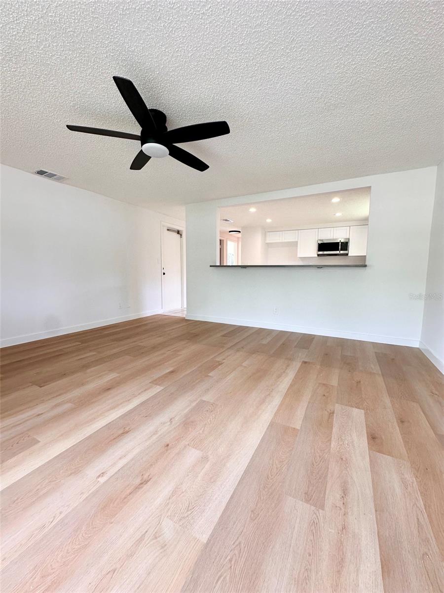 15717 AVALON AVE — photo 2