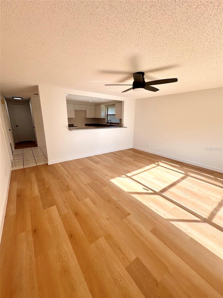15717 AVALON AVE — photo 4