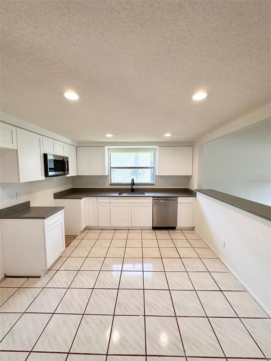 15717 AVALON AVE — photo 3