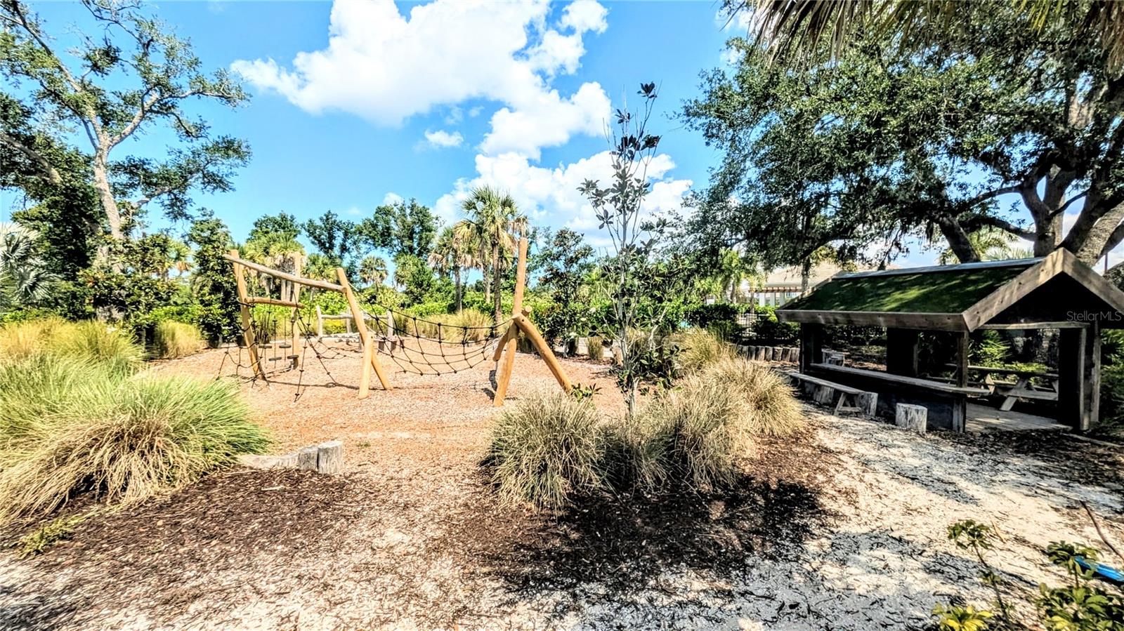 5698 ARCHIPELAGO ST — photo 33