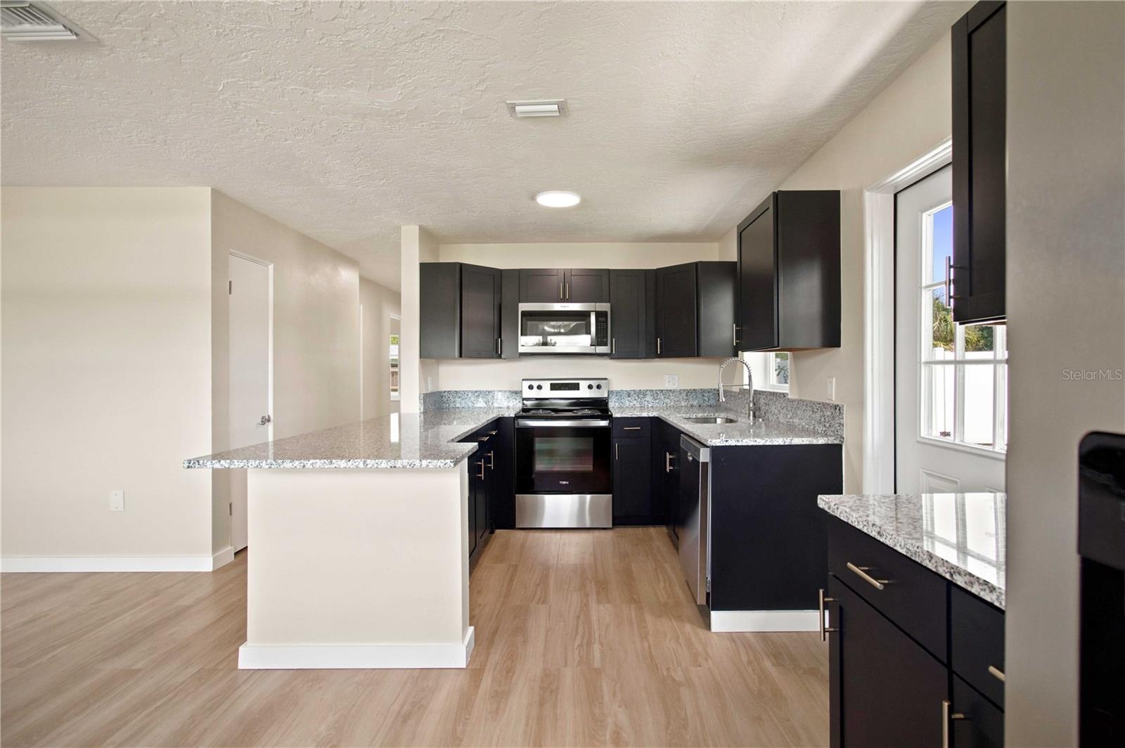 2057 GARDEN PKWY — photo 7