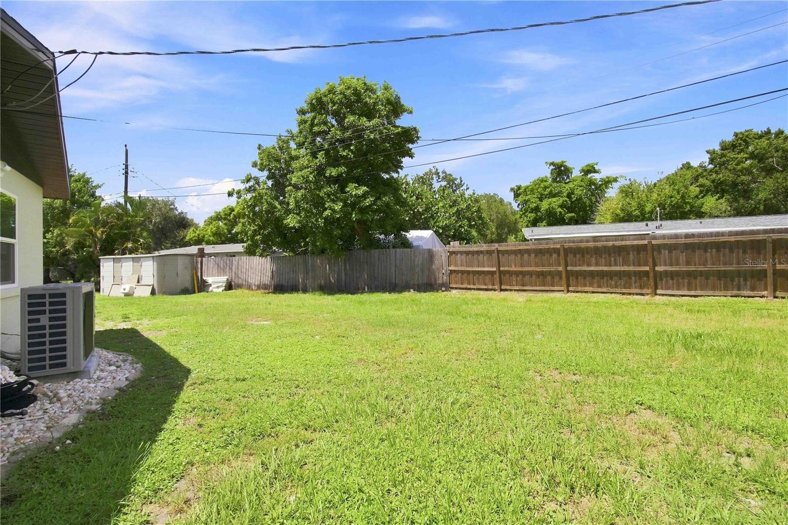 2057 GARDEN PKWY — photo 44