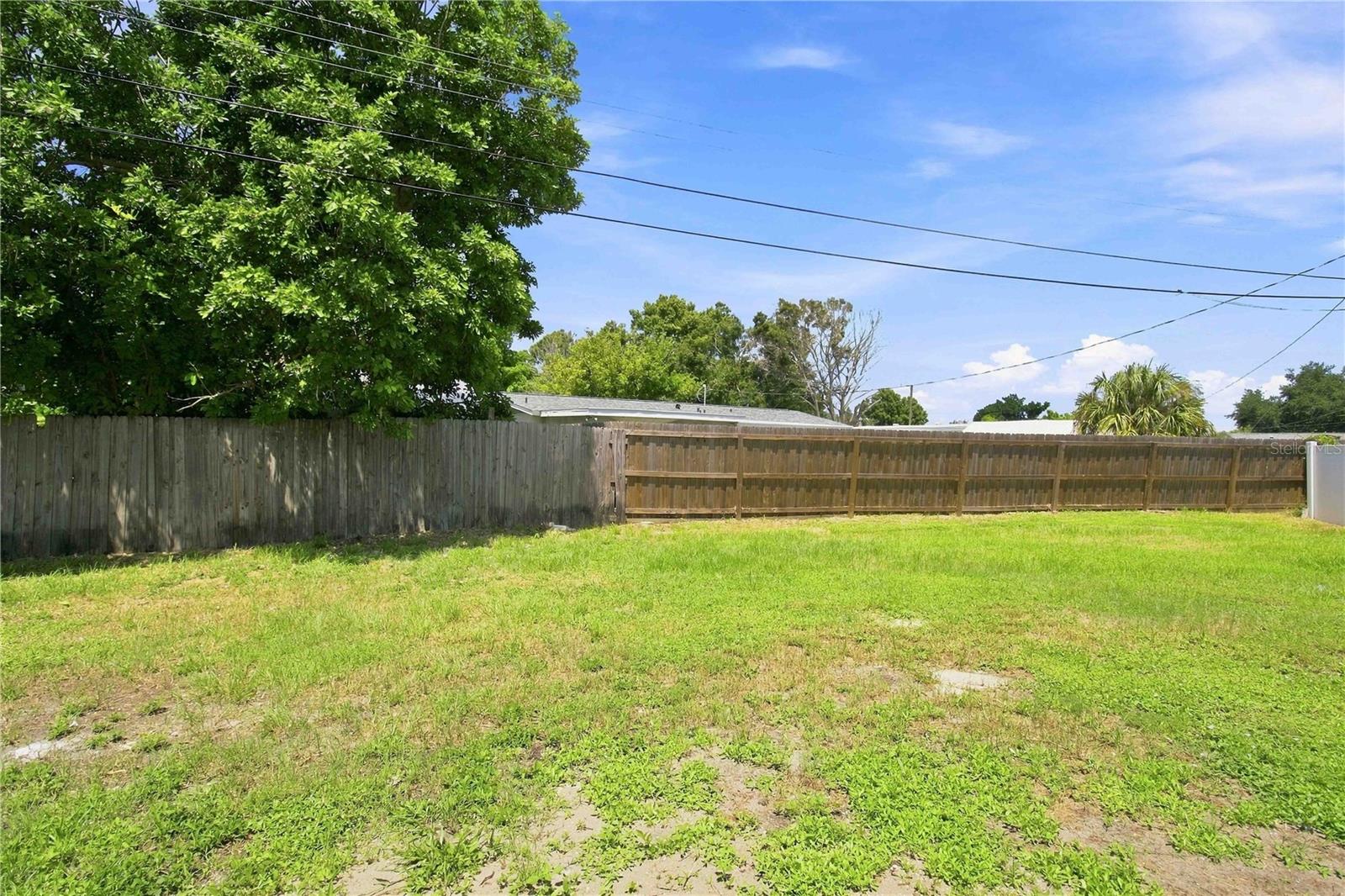 2057 GARDEN PKWY — photo 43