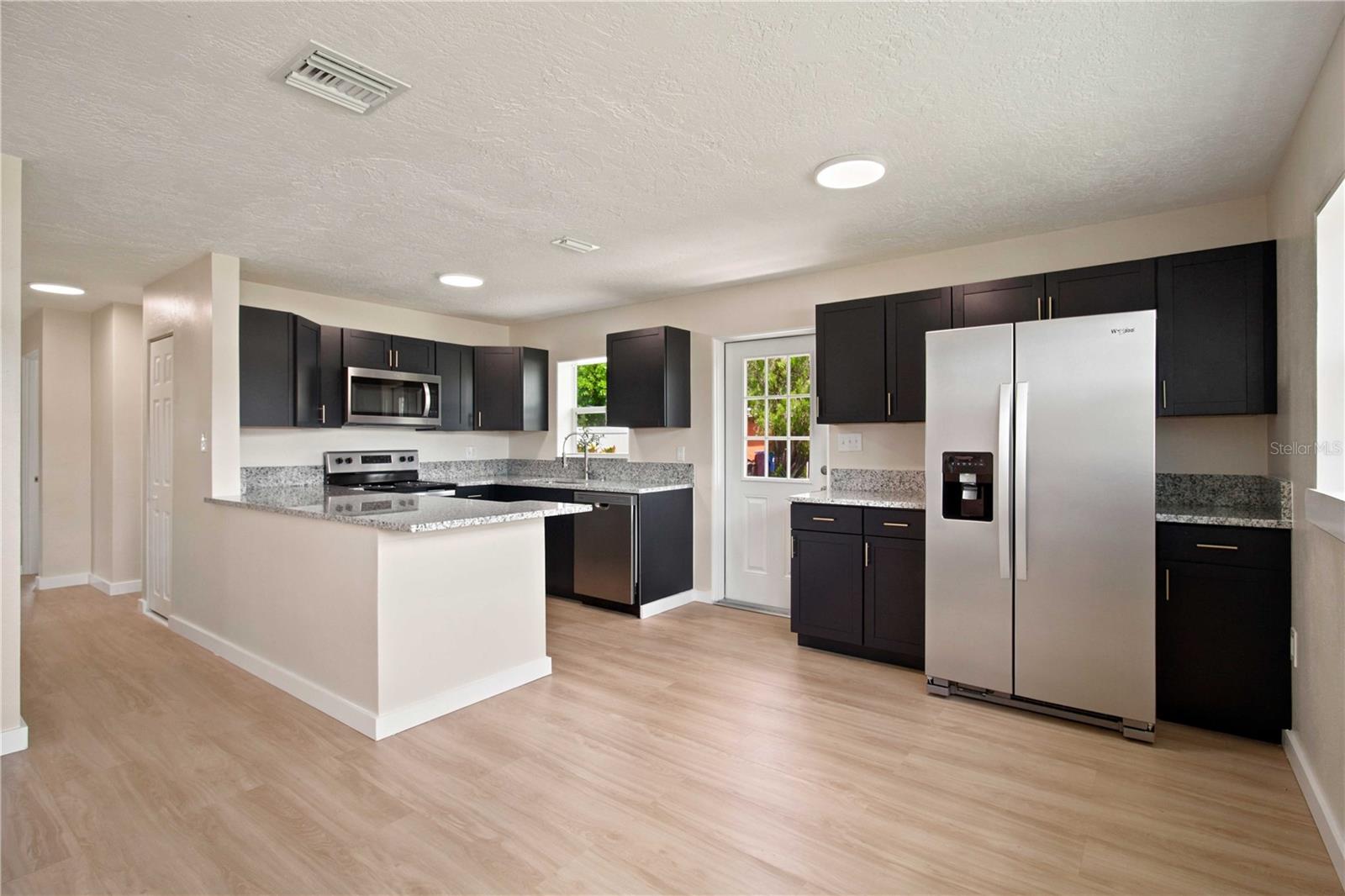 2057 GARDEN PKWY — photo 5