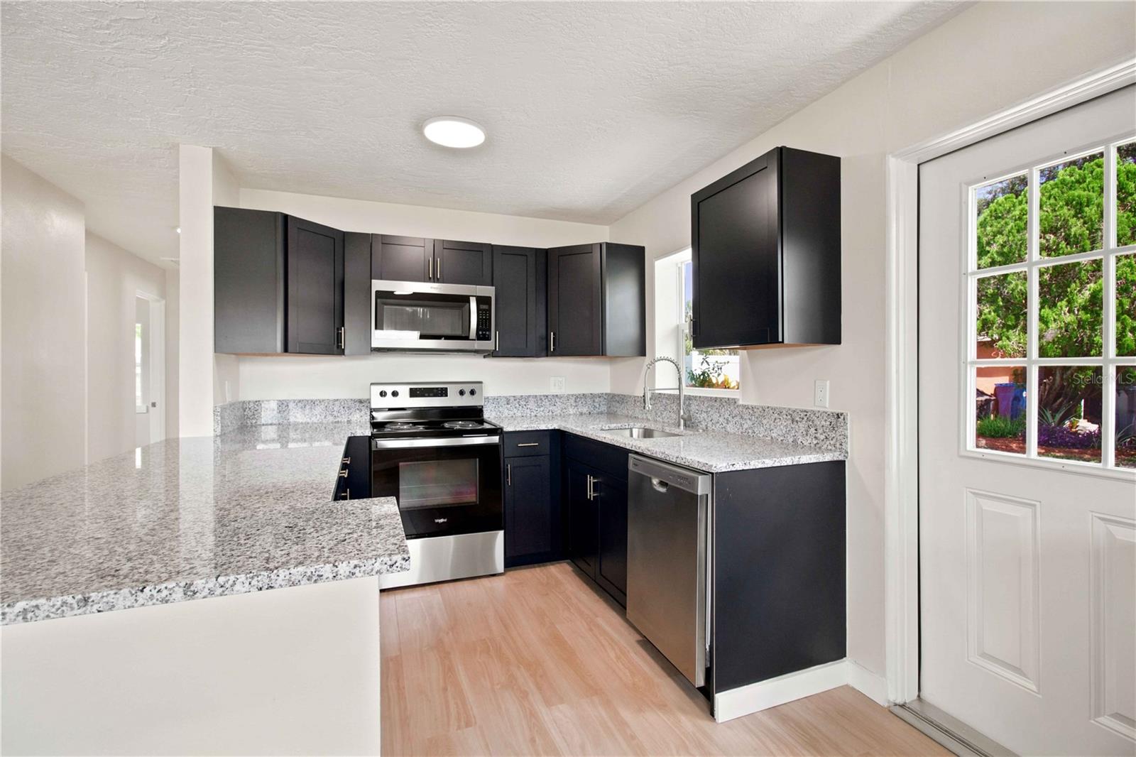 2057 GARDEN PKWY — photo 9