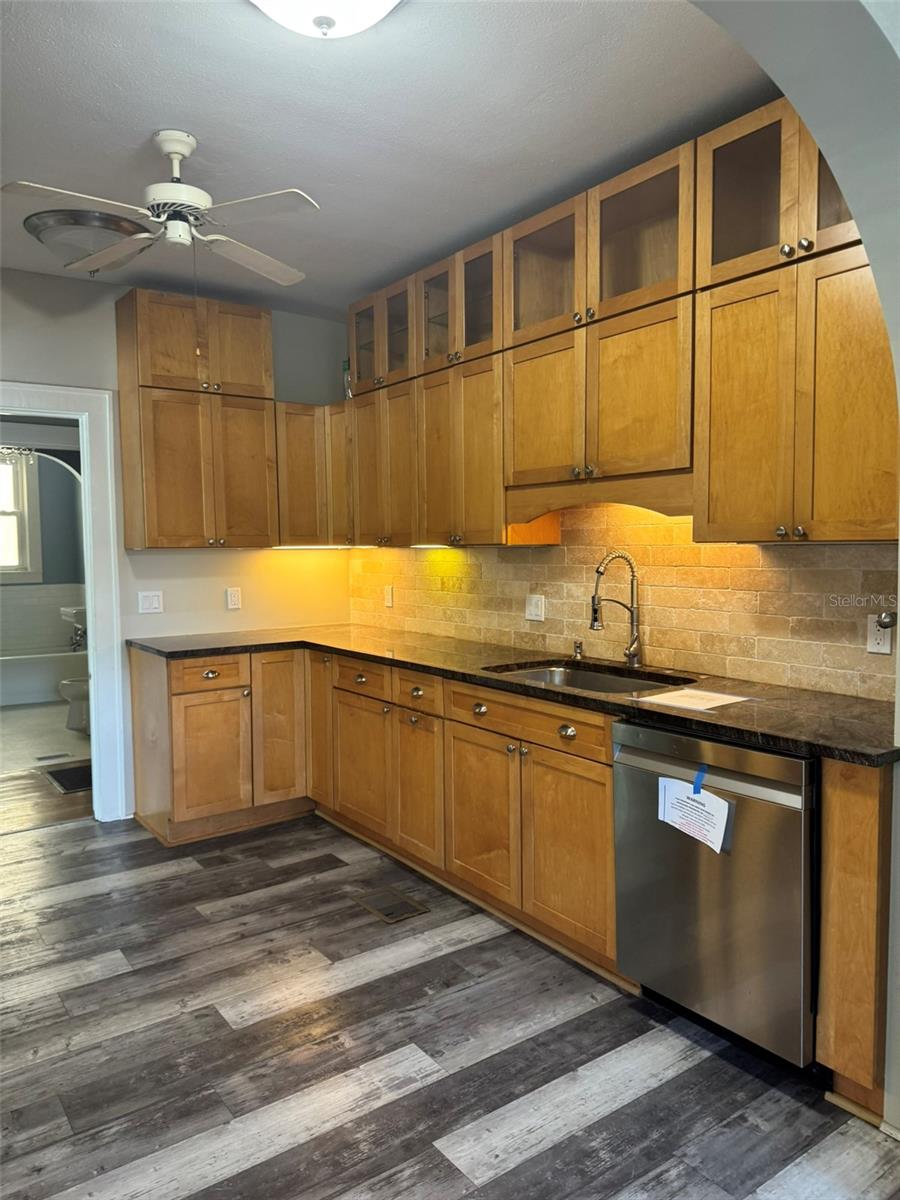 30 KREAMER AVE — photo 10