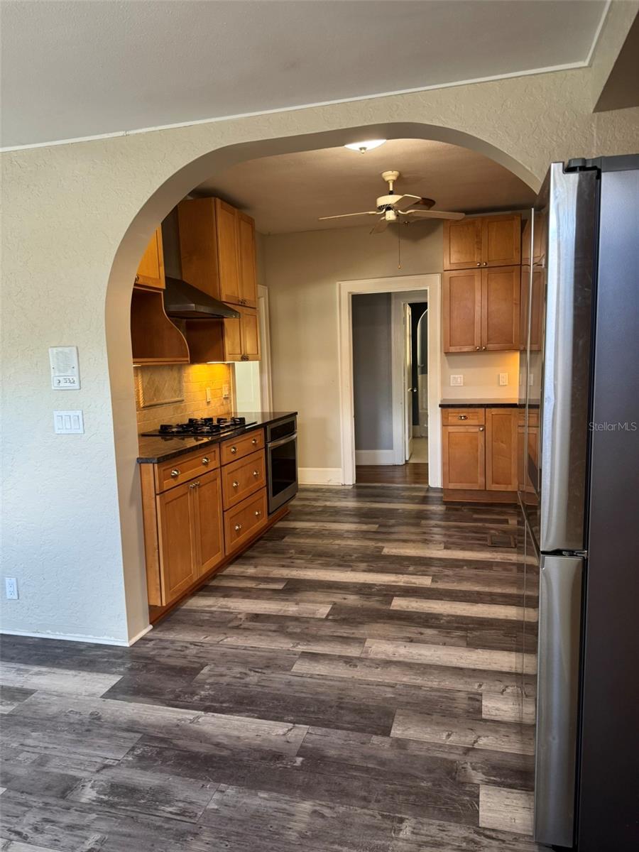 30 KREAMER AVE — photo 11