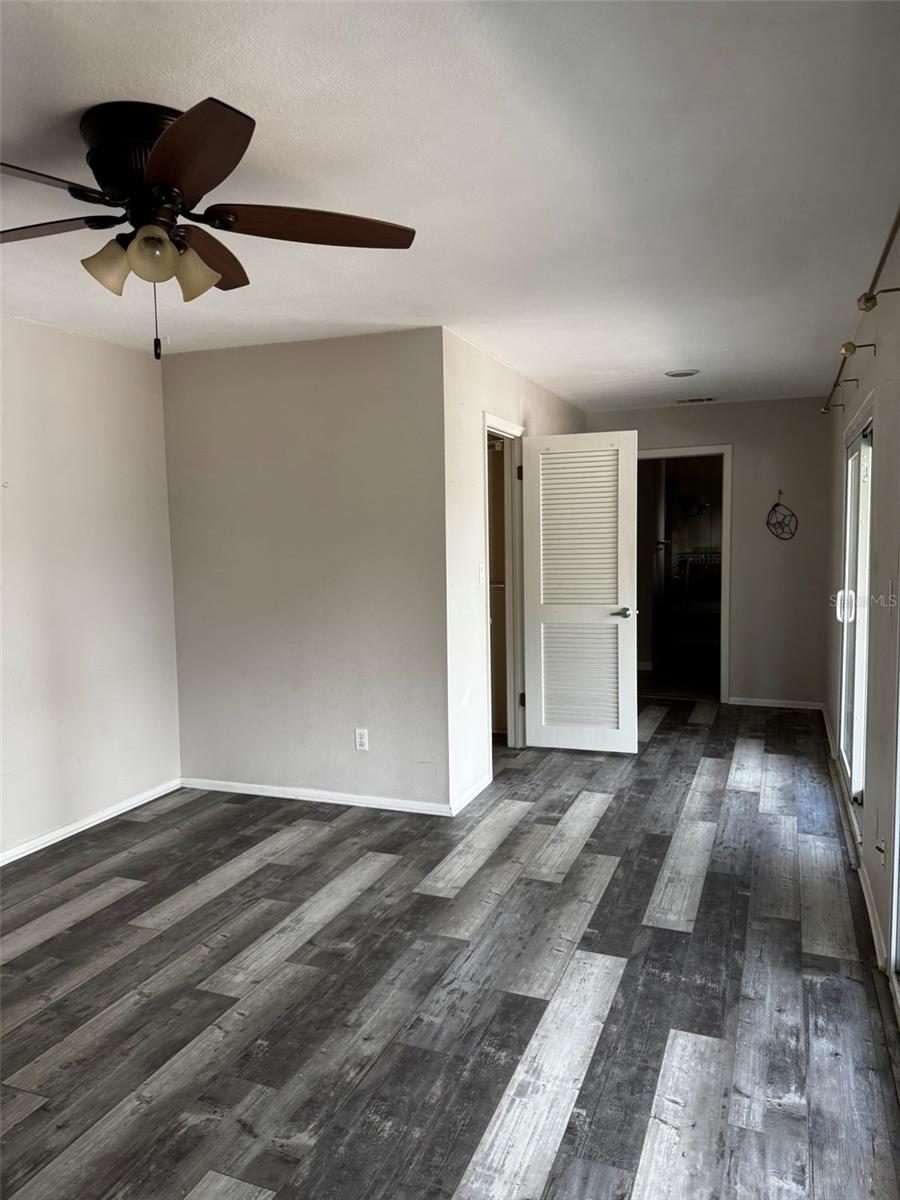 30 KREAMER AVE — photo 42