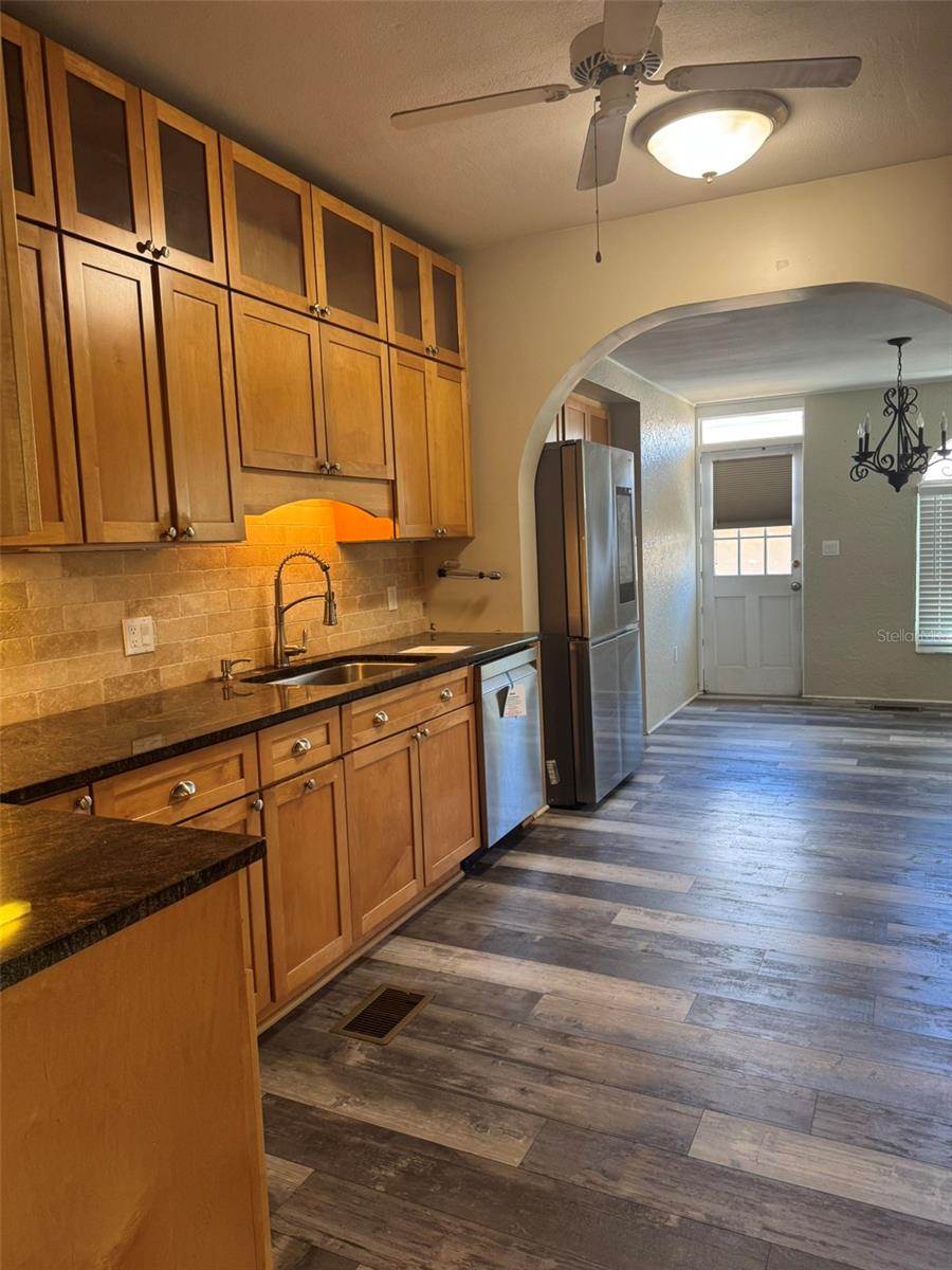 30 KREAMER AVE — photo 14