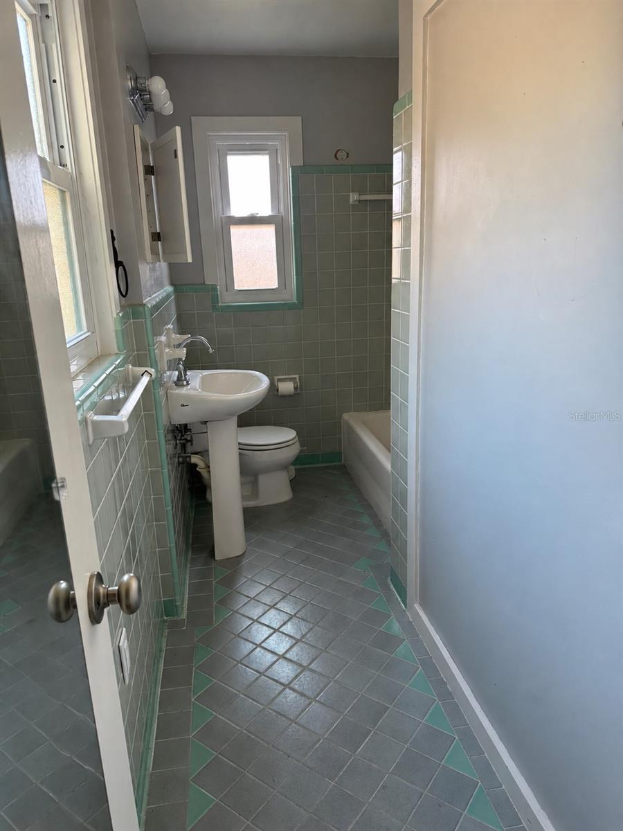 30 KREAMER AVE — photo 31