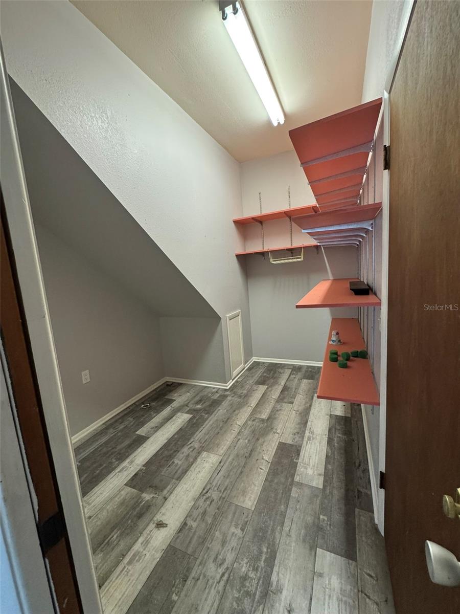 30 KREAMER AVE — photo 35