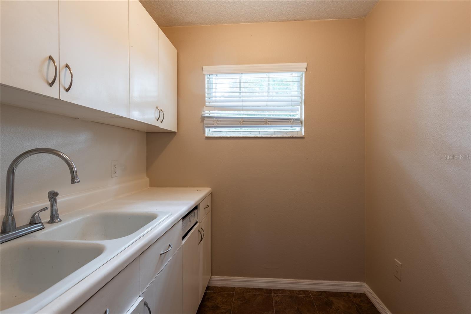 1213 BENEDICT CT — photo 34