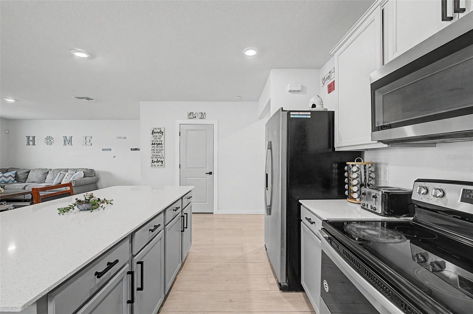 30154 MARQUETTE AVE — photo 7