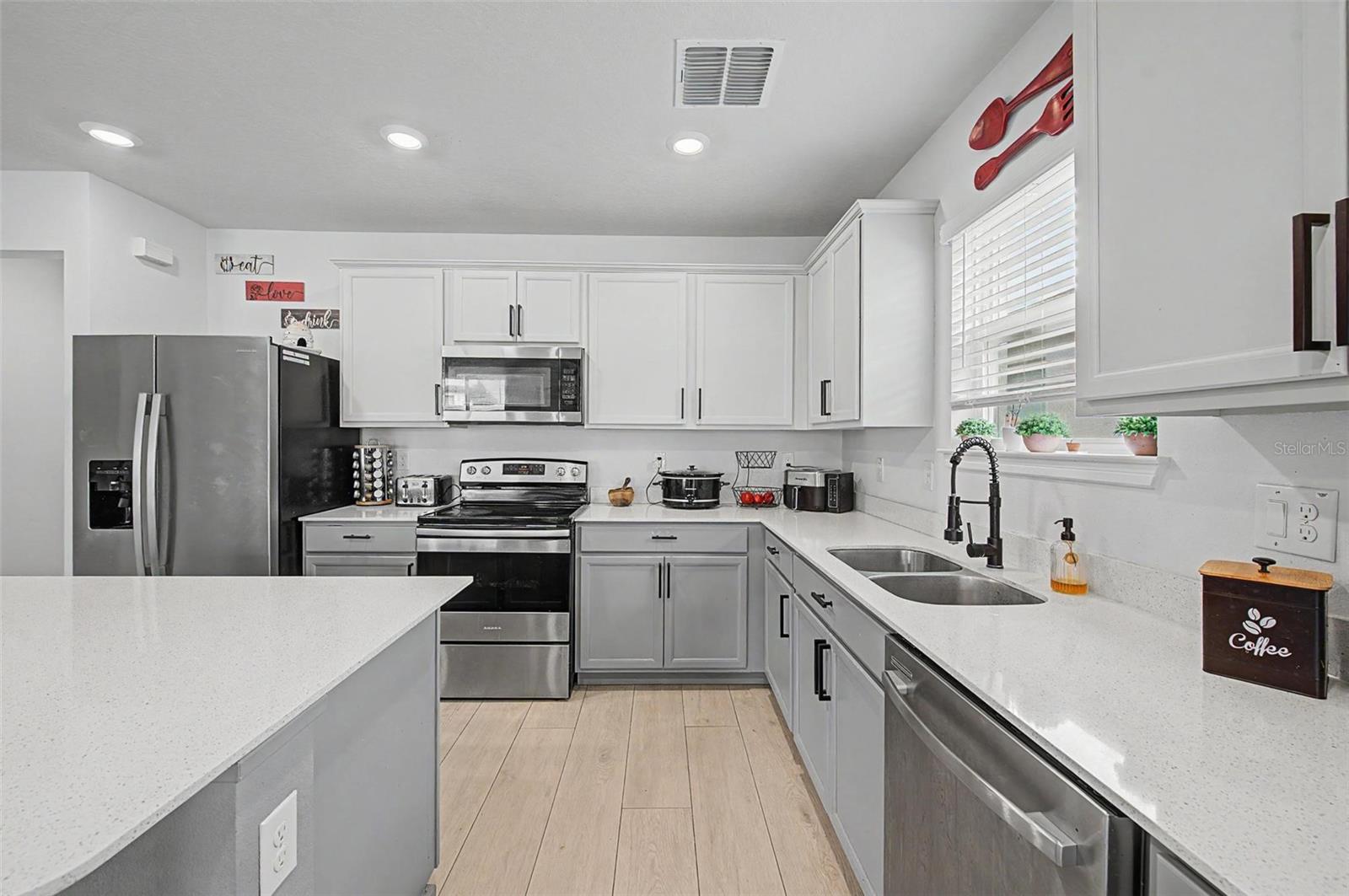 30154 MARQUETTE AVE — photo 2