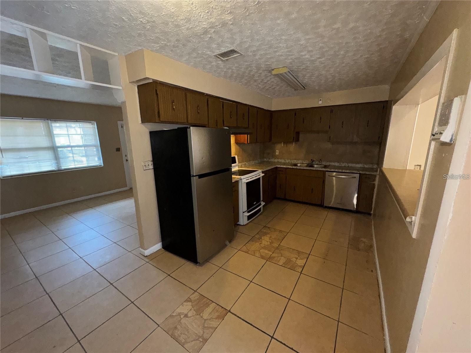 3011 E FLORA ST — photo 17
