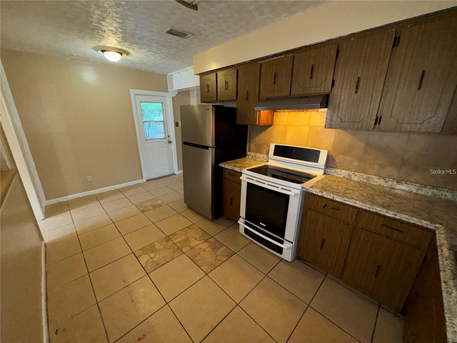 3011 E FLORA ST — photo 19