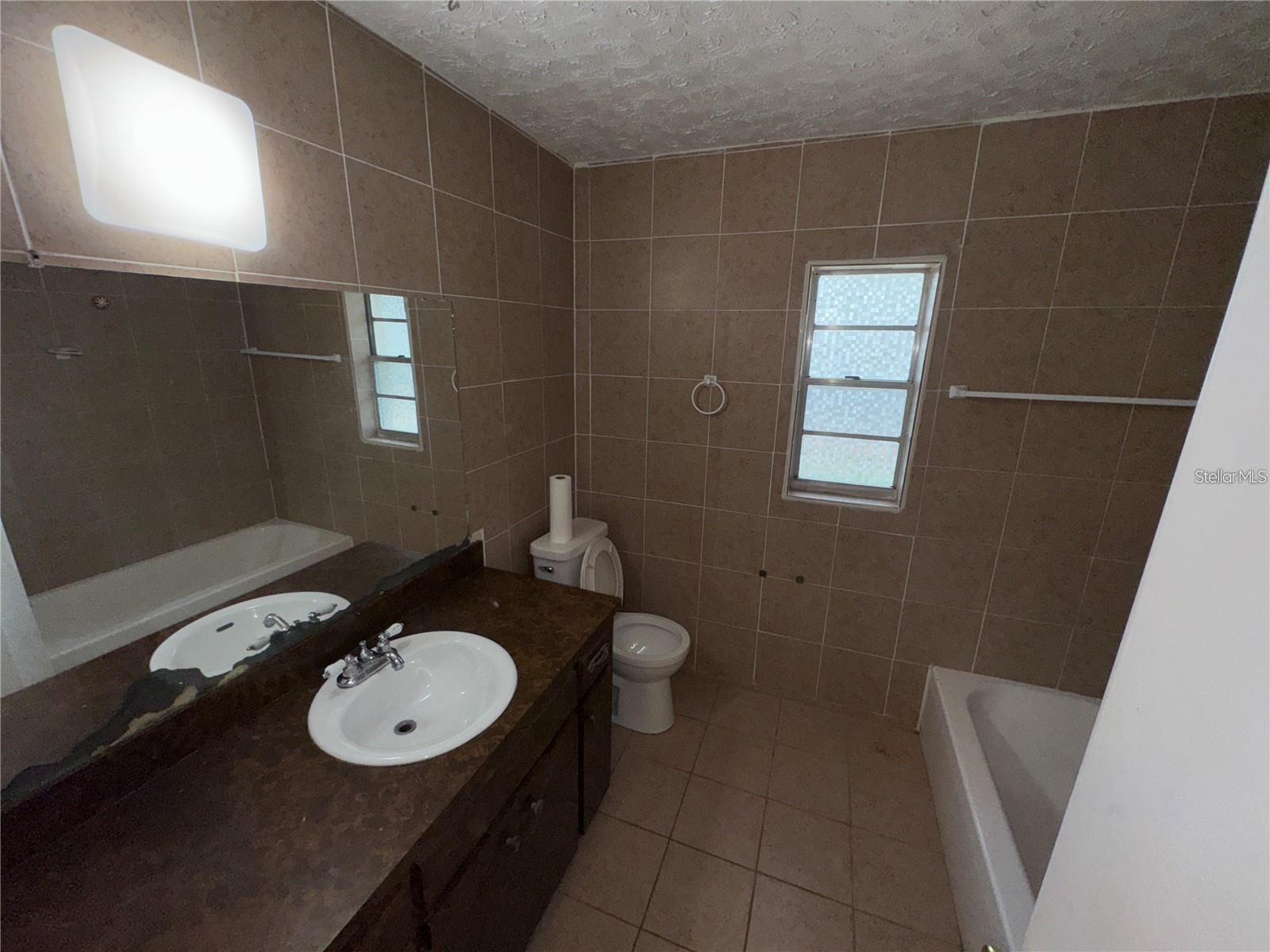 3011 E FLORA ST — photo 28