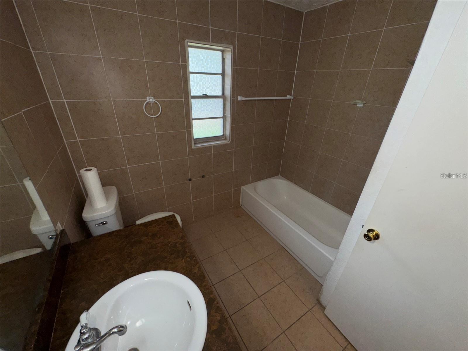 3011 E FLORA ST — photo 27