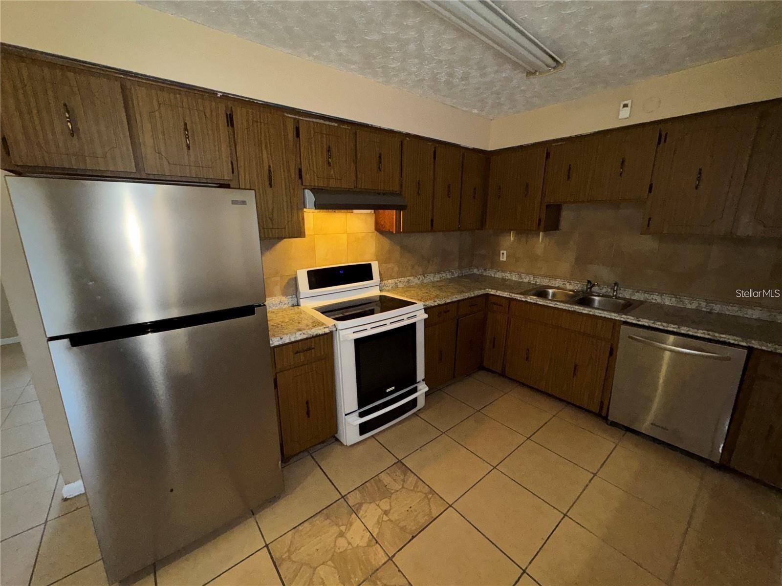 3011 E FLORA ST — photo 18