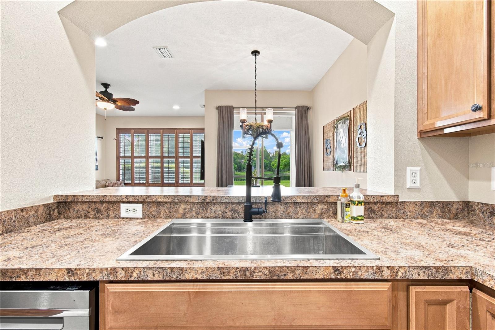 2251 PARK CRESCENT DR — photo 9