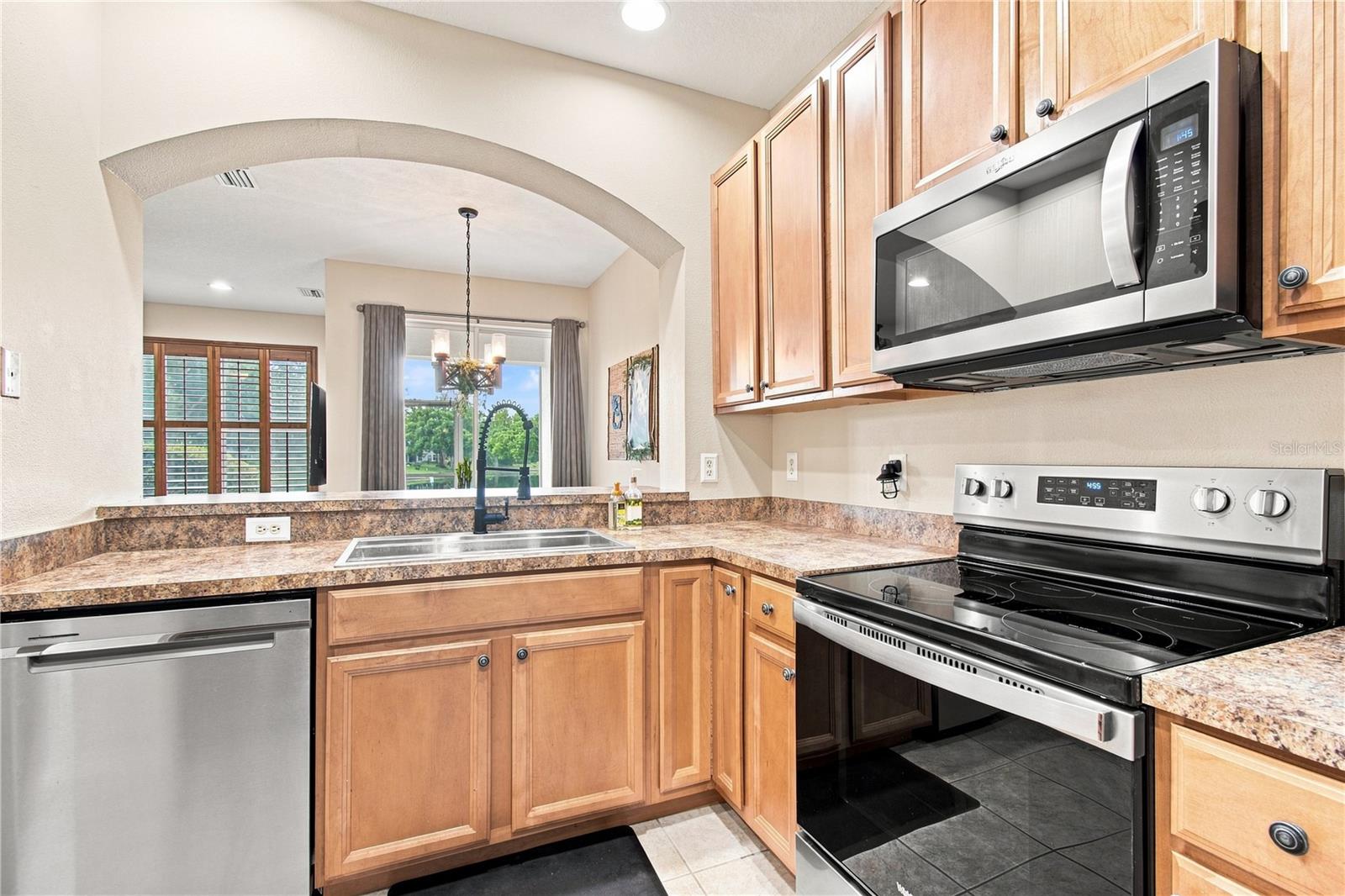 2251 PARK CRESCENT DR — photo 10
