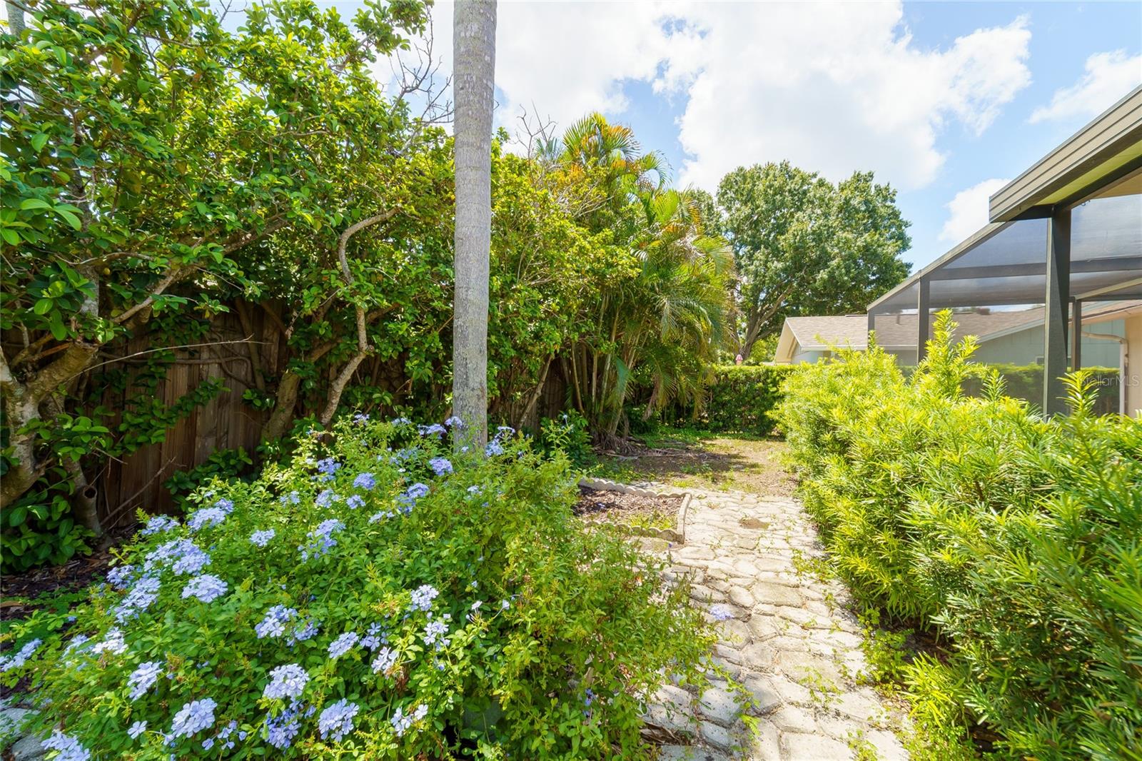 2419 TIMBERCREST CIR W — photo 40