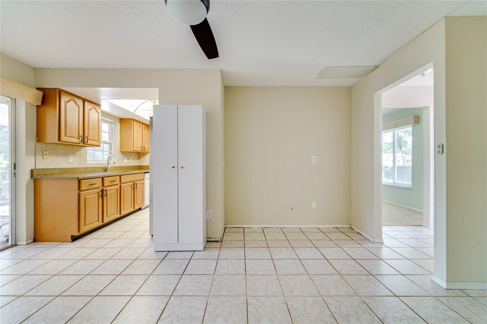 2419 TIMBERCREST CIR W — photo 25