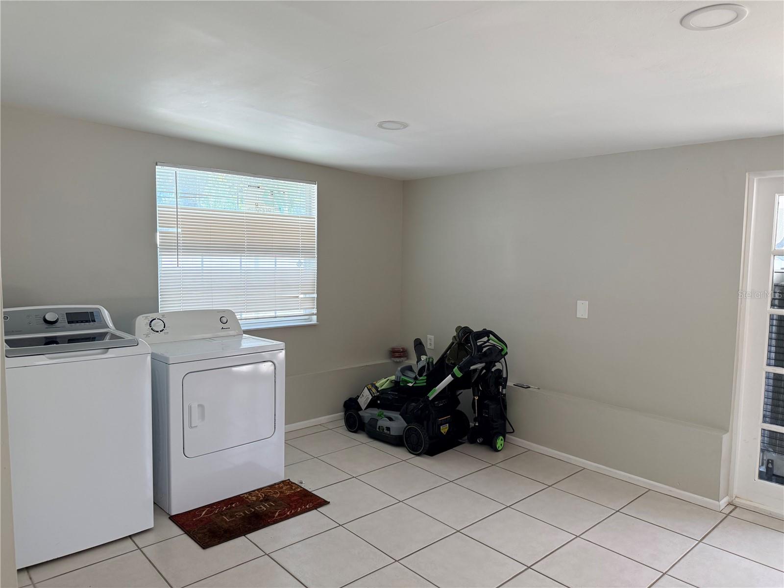 8209 VASSAR CIR — photo 14