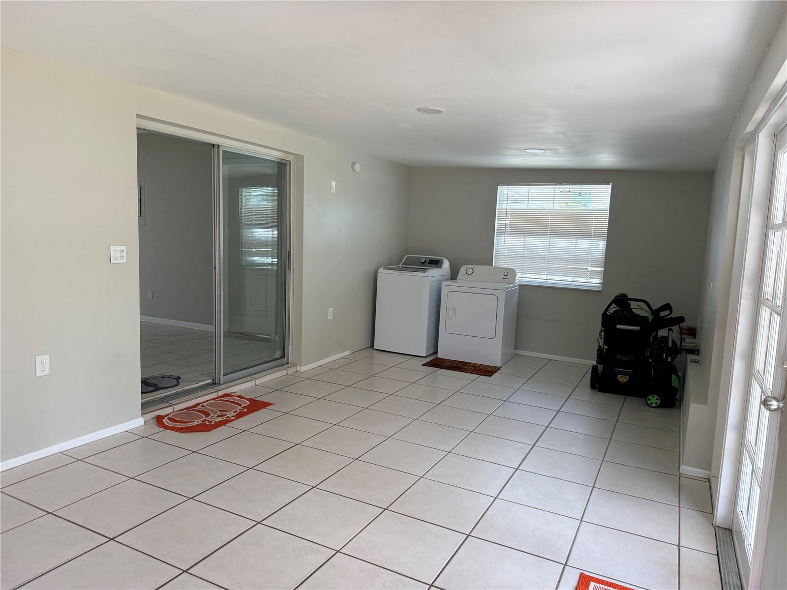 8209 VASSAR CIR — photo 15