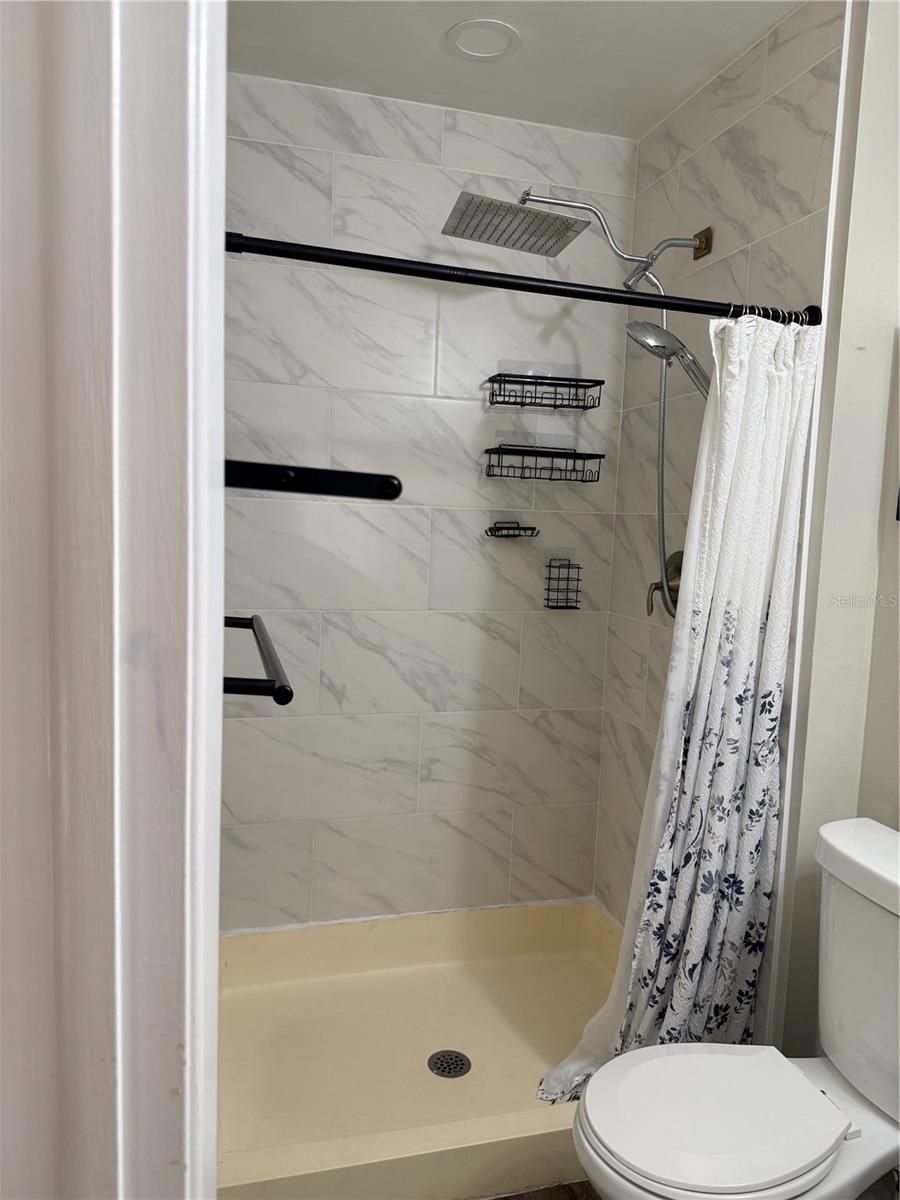 8209 VASSAR CIR — photo 8