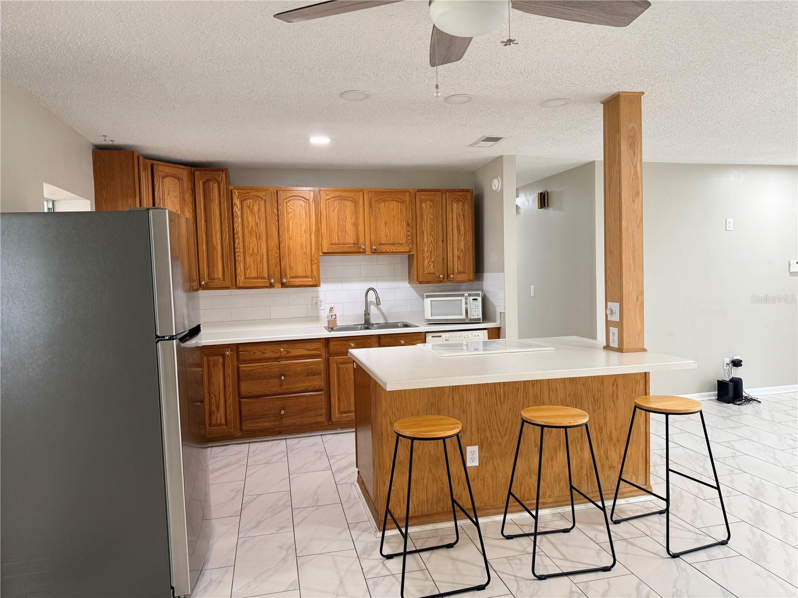 8209 VASSAR CIR — photo 4