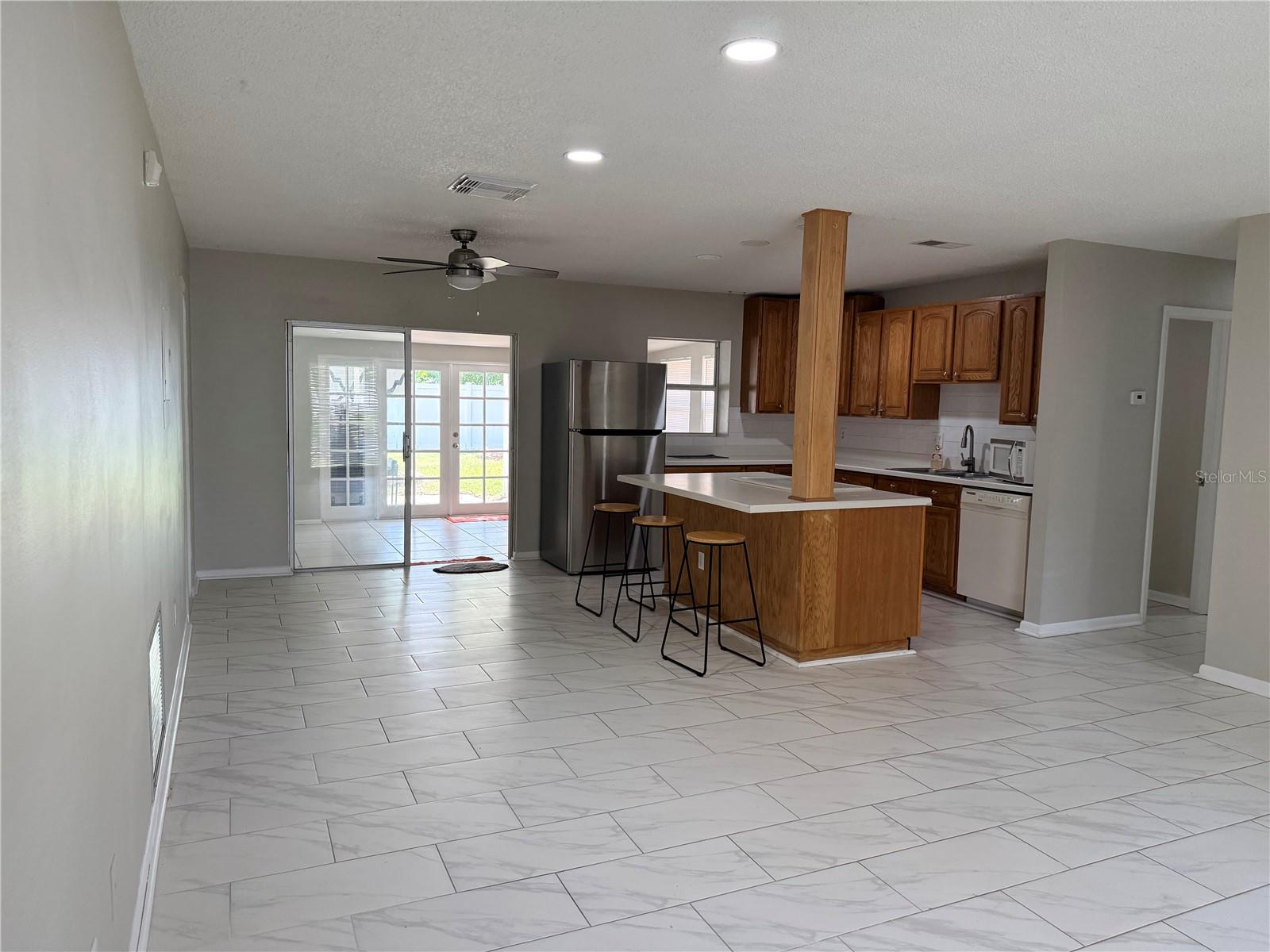 8209 VASSAR CIR — photo 3