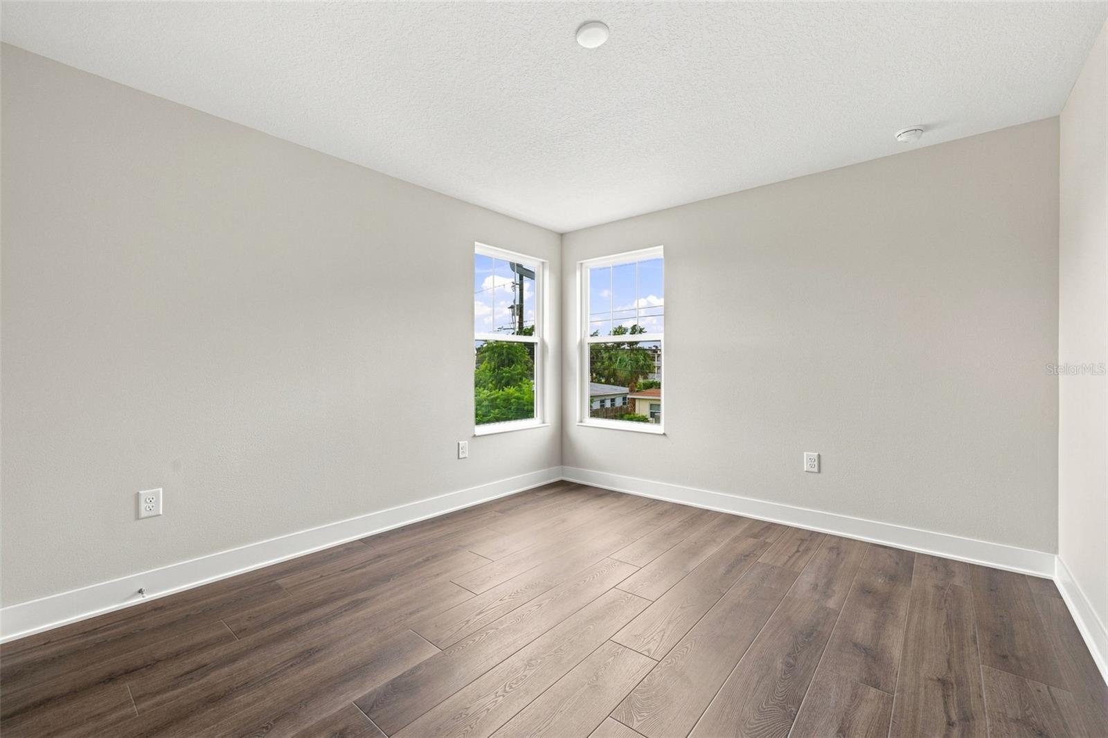 5633 DARTMOUTH AVE N — photo 25