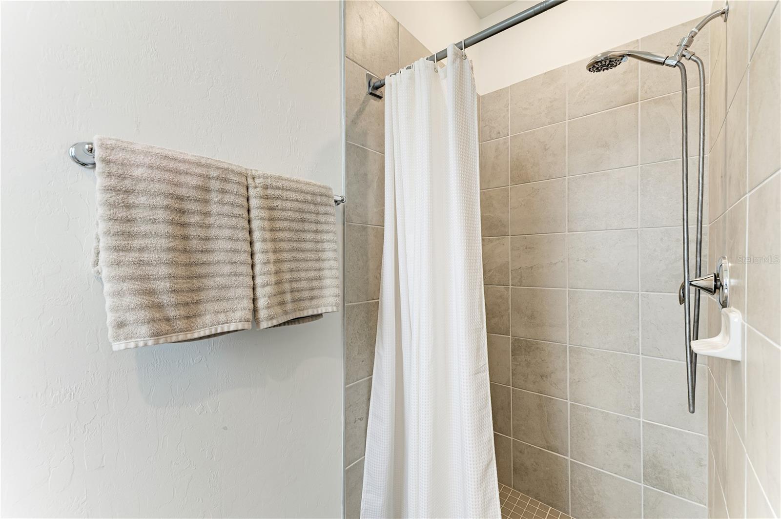 5212 BLUE CRUSH ST — photo 24