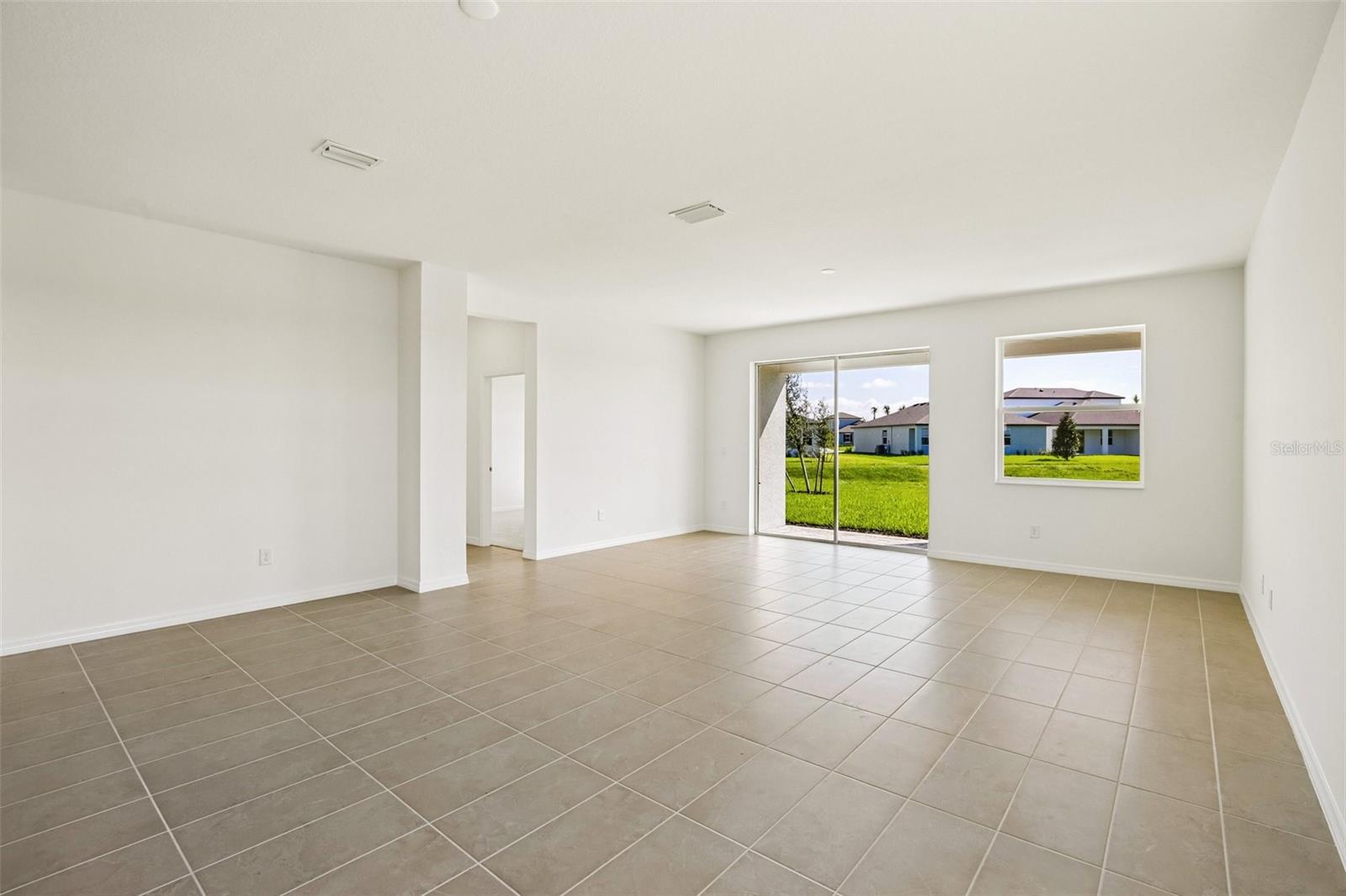 13740 BERTRAND AVE — photo 10