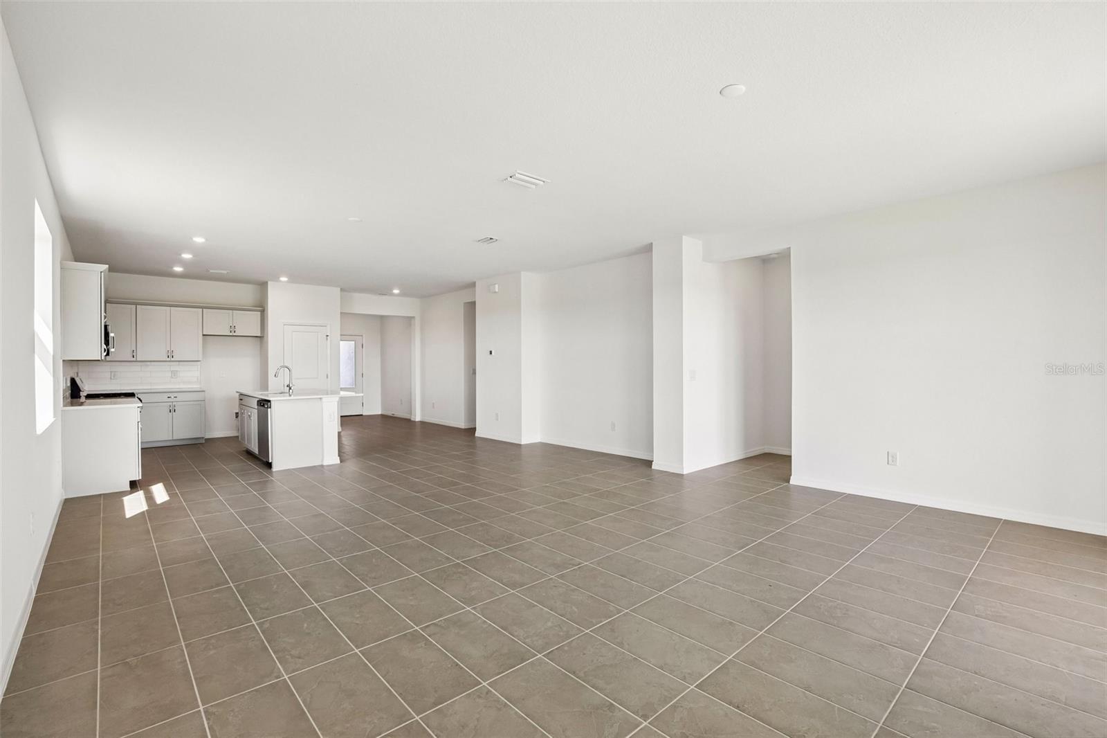 13740 BERTRAND AVE — photo 12