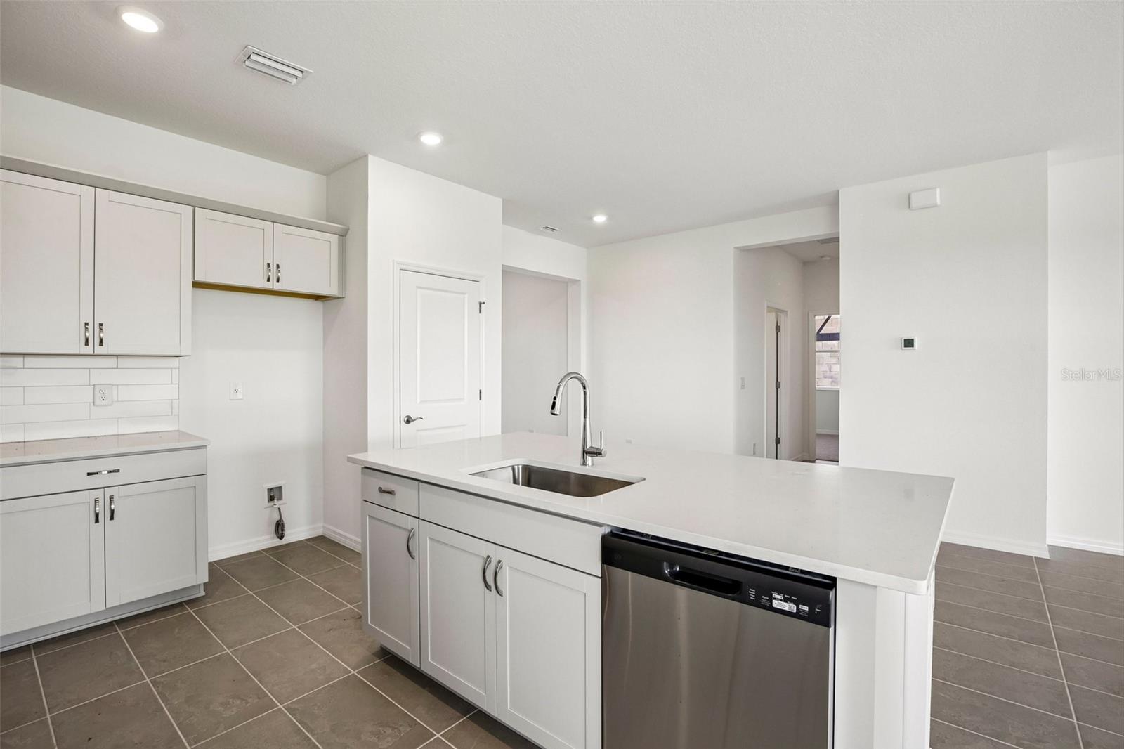 13740 BERTRAND AVE — photo 6
