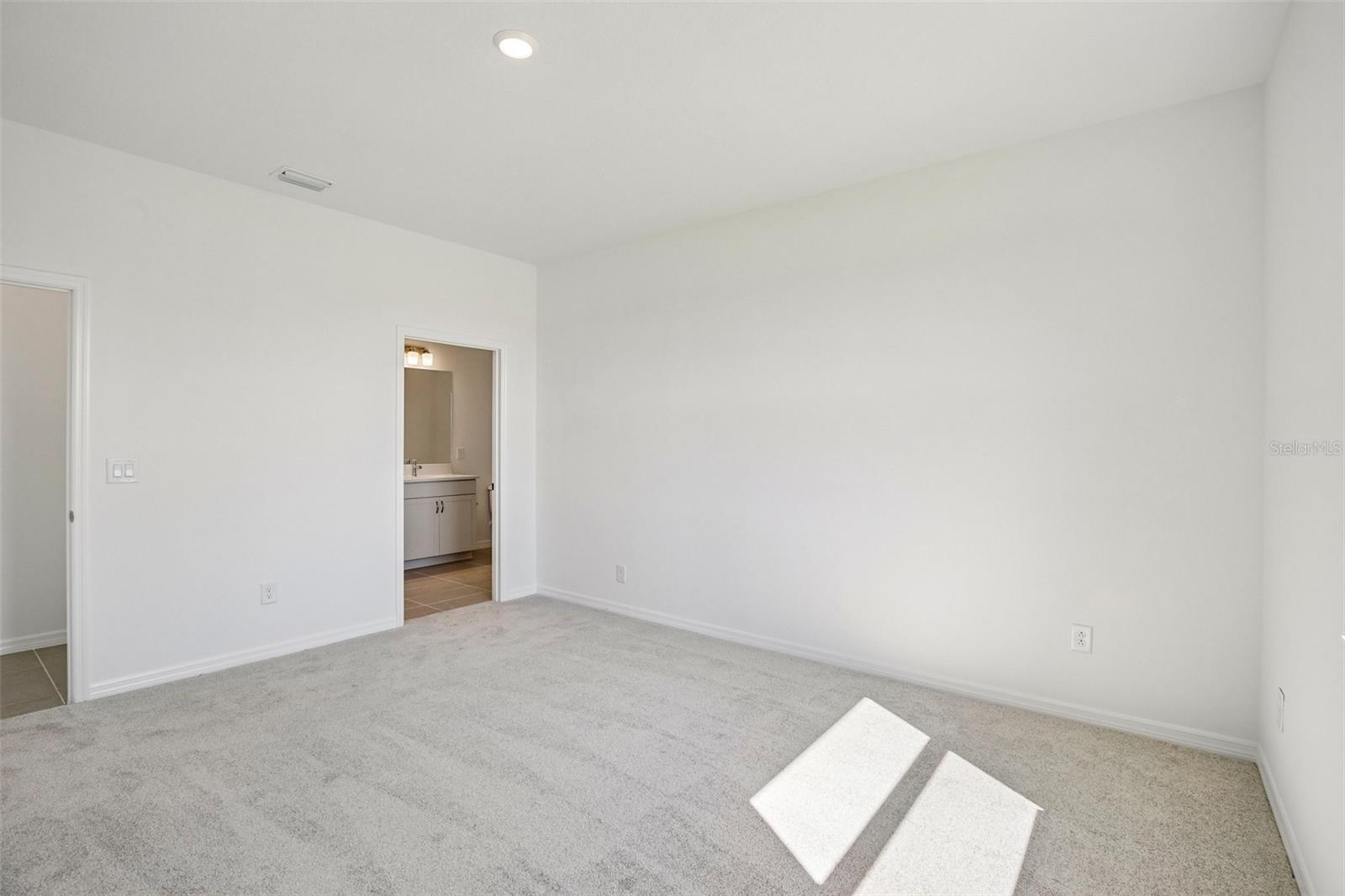 13740 BERTRAND AVE — photo 16