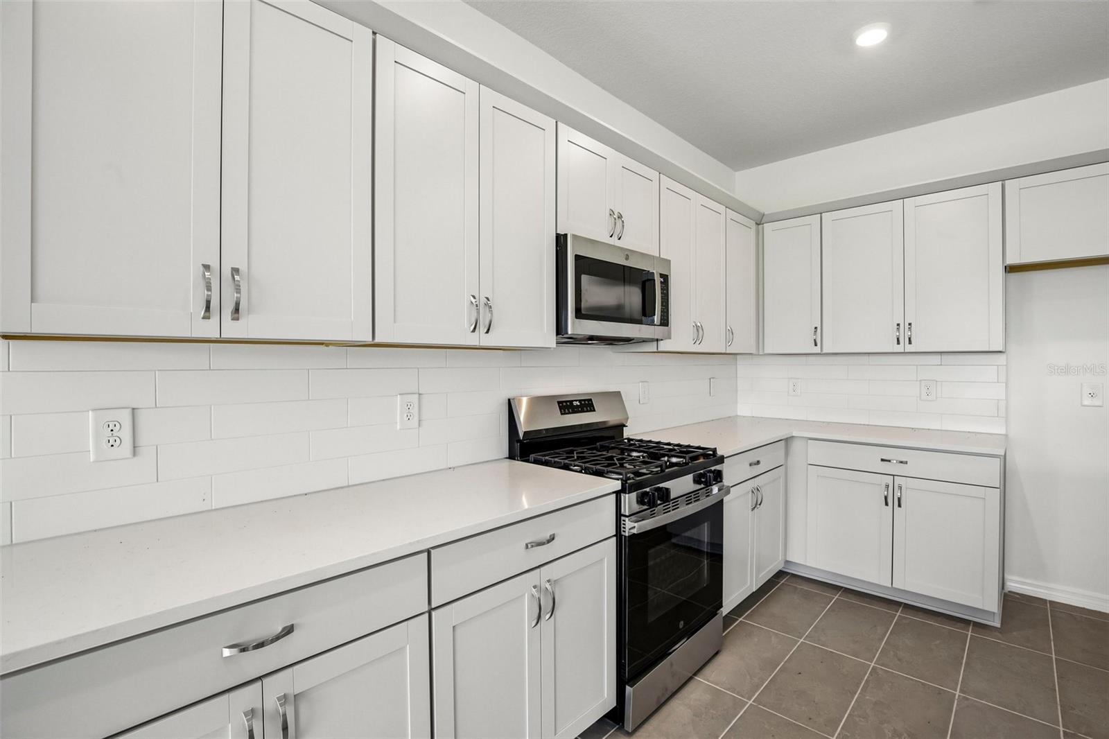 13740 BERTRAND AVE — photo 7